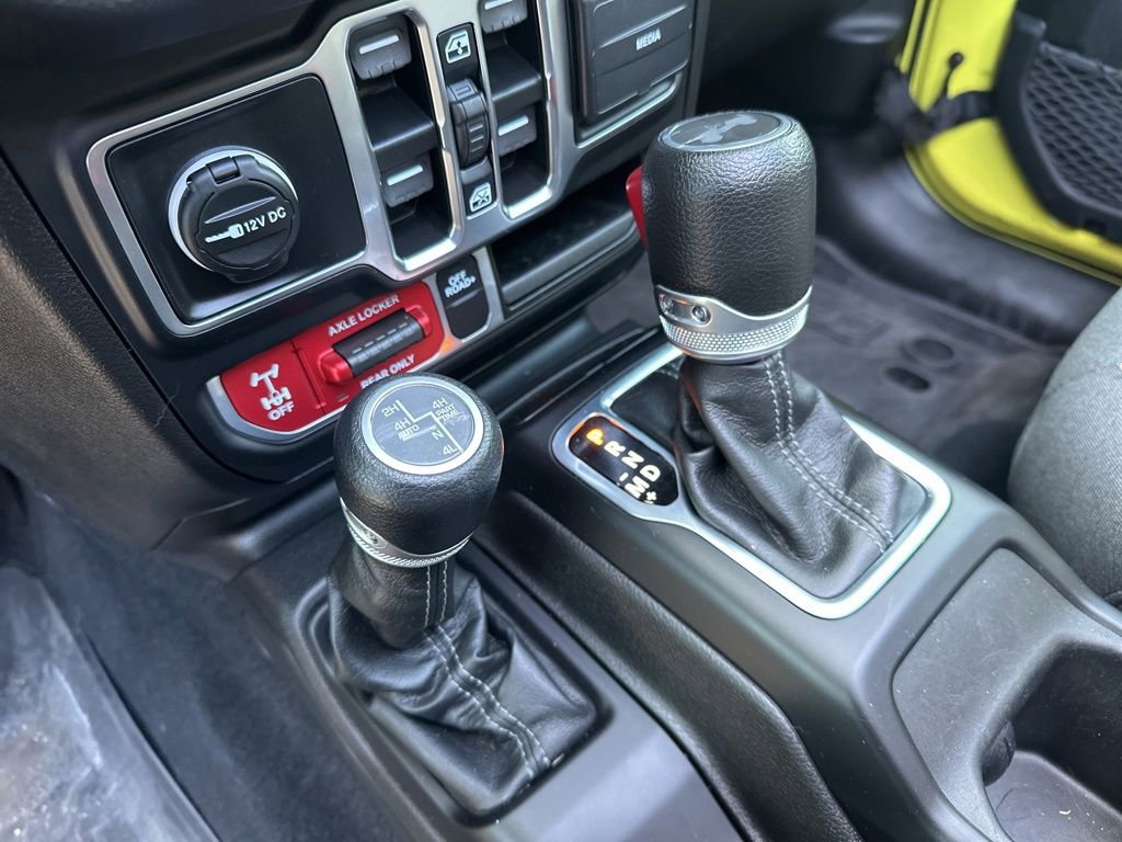 Used 2024 Jeep Wrangler Unlimited AWD/4WD image 35