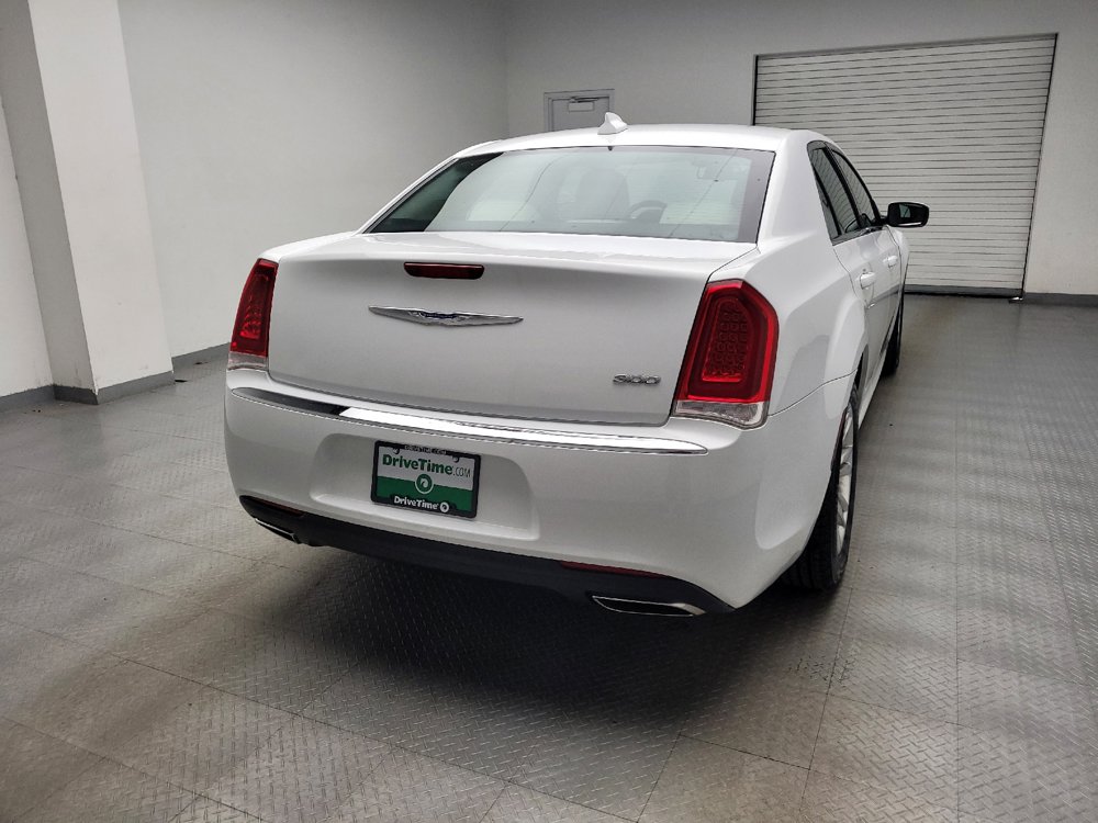 Used 2019 Chrysler 300 Touring w/ Driver Convenience Group RWD image 7