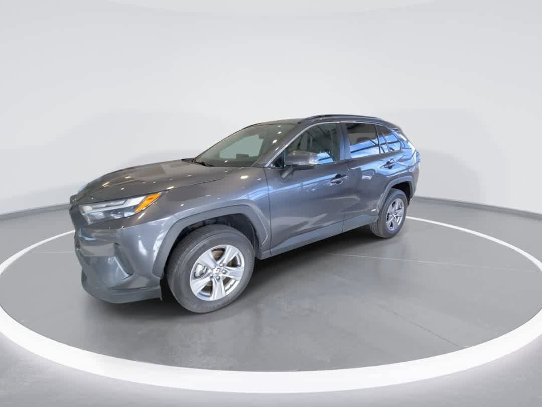 Used 2022 Toyota RAV4 XLE w/ Convenience Package AWD/4WD image 4