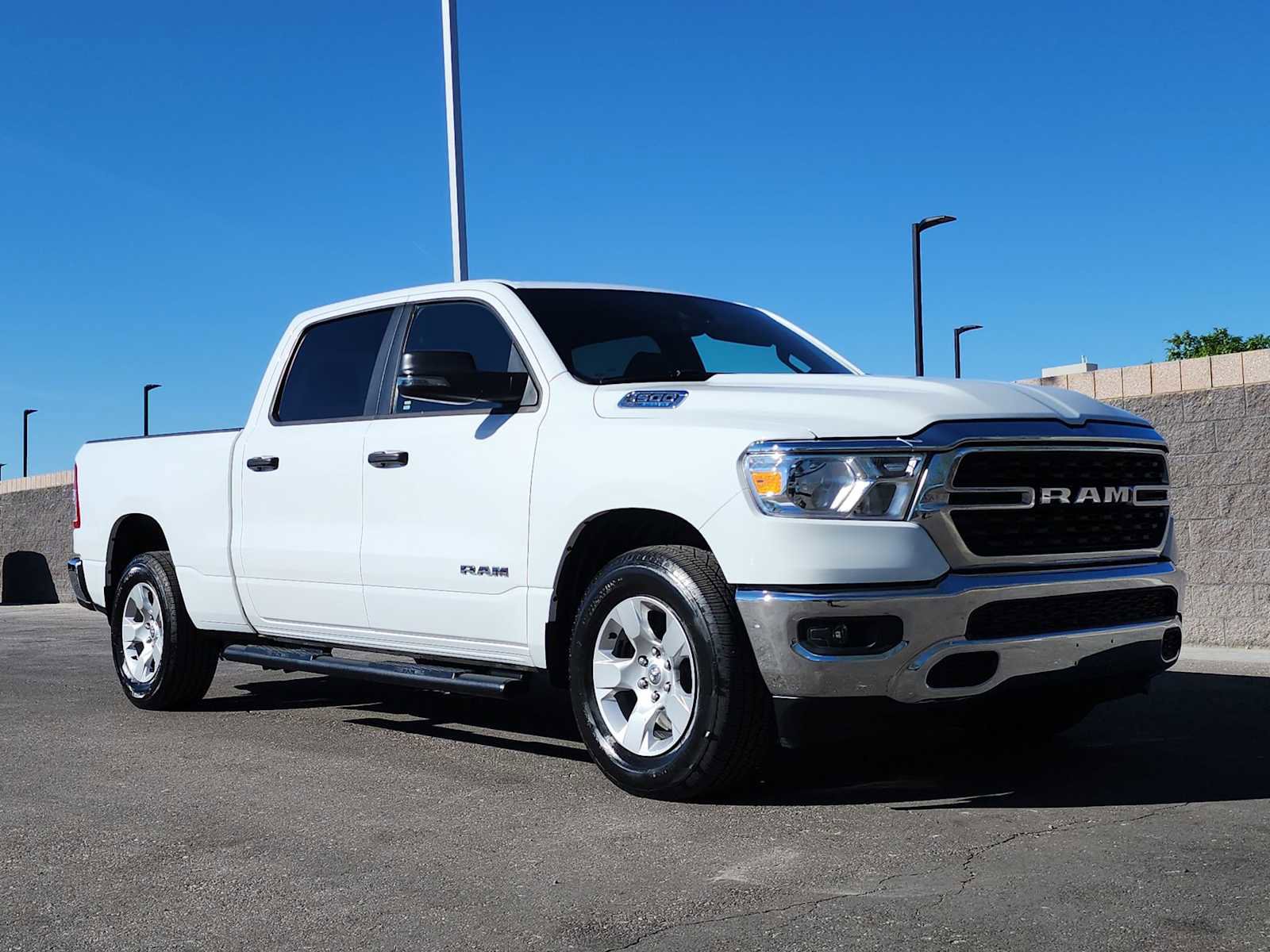 Used 2024 RAM 1500 Big Horn AWD/4WD image 3