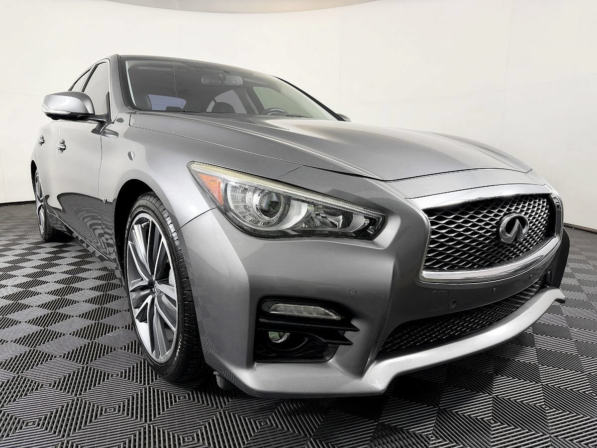 Used 2015 INFINITI Q50 w/ Deluxe Touring Package RWD image 4