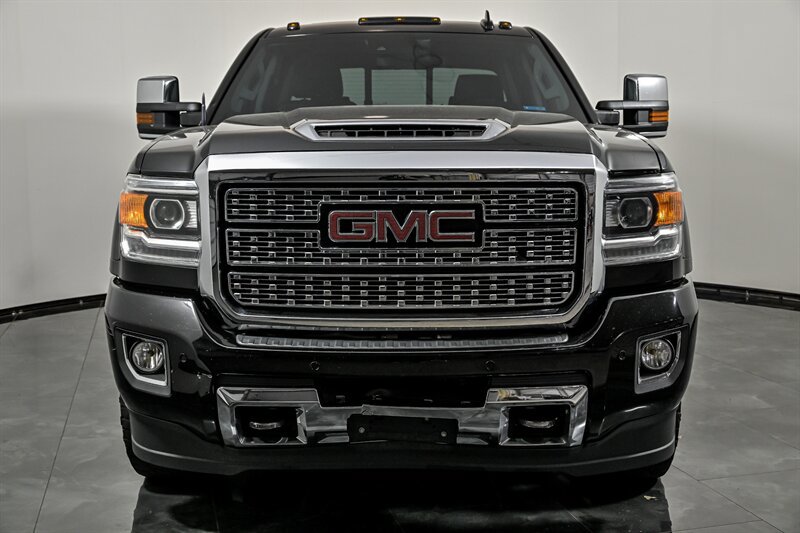 Used 2018 GMC Sierra 2500 Denali w/ Duramax Plus Package AWD/4WD image 4