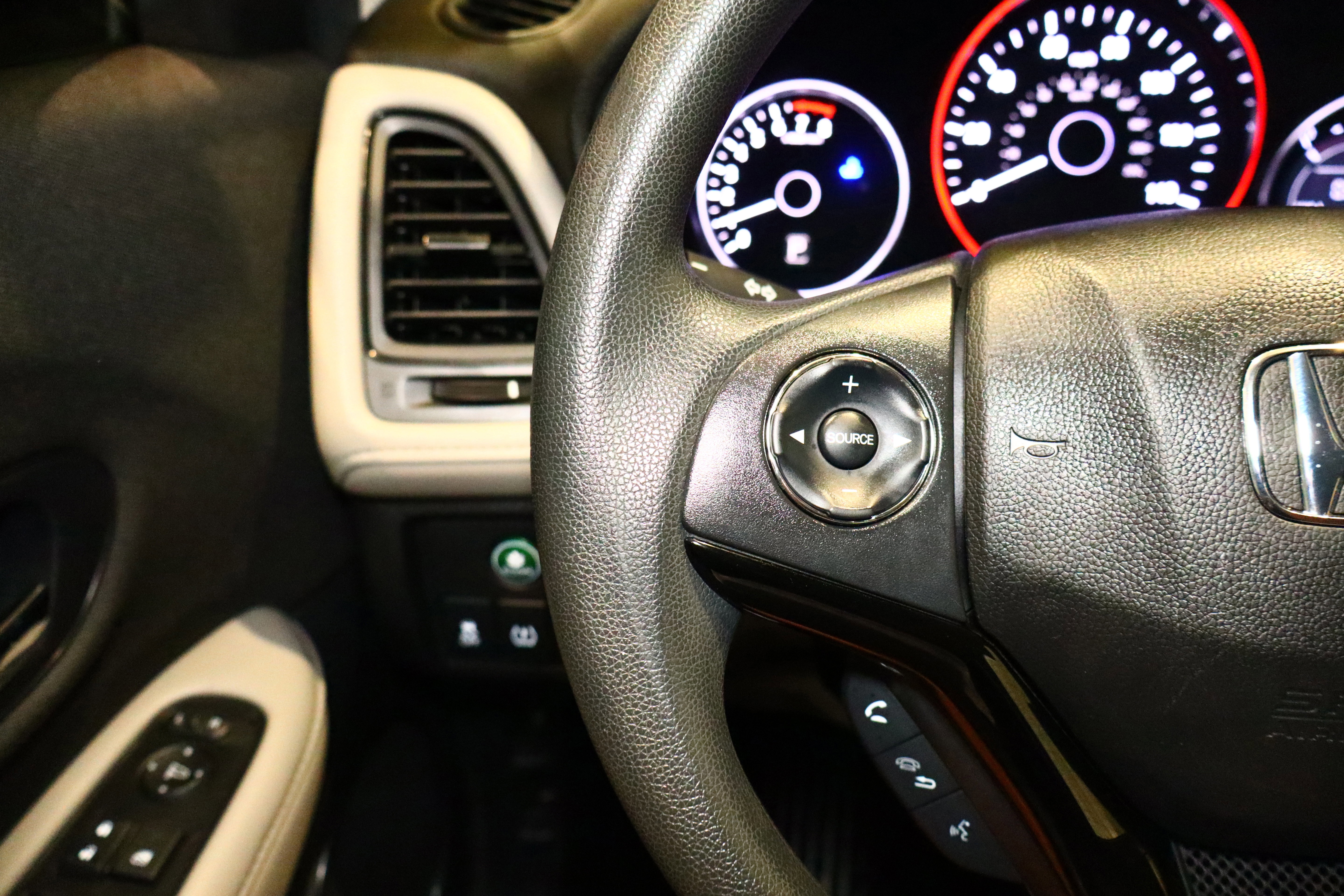 Used 2022 Honda HR-V LX image 8