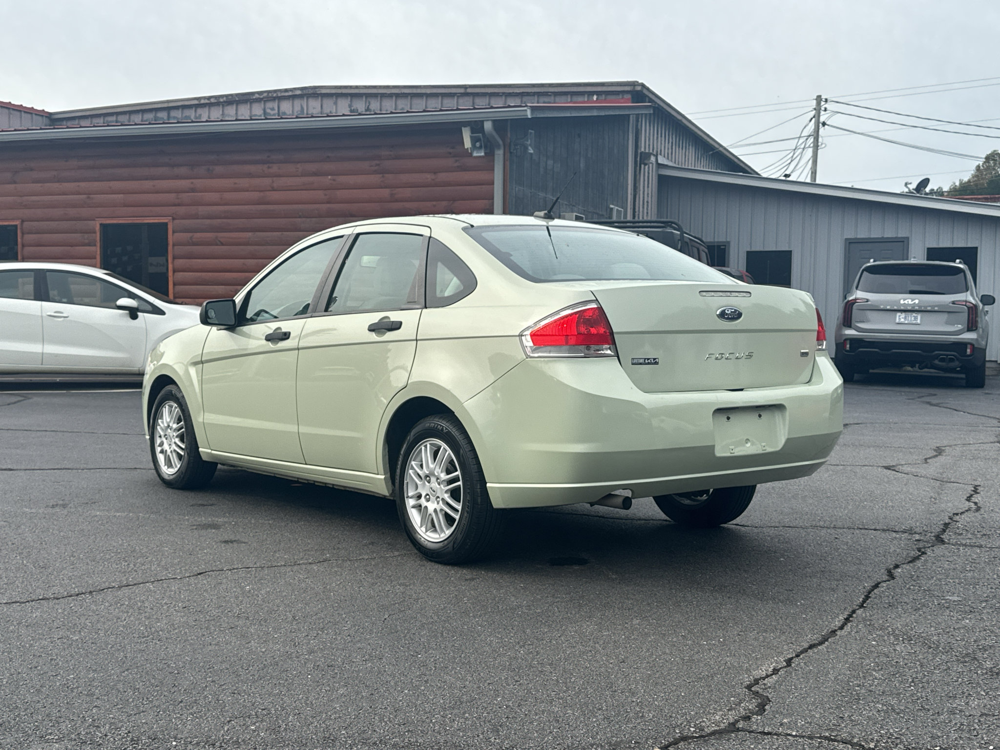 Used 2011 Ford Focus SE w/ 201A Rapid Spec Order Code FWD image 7