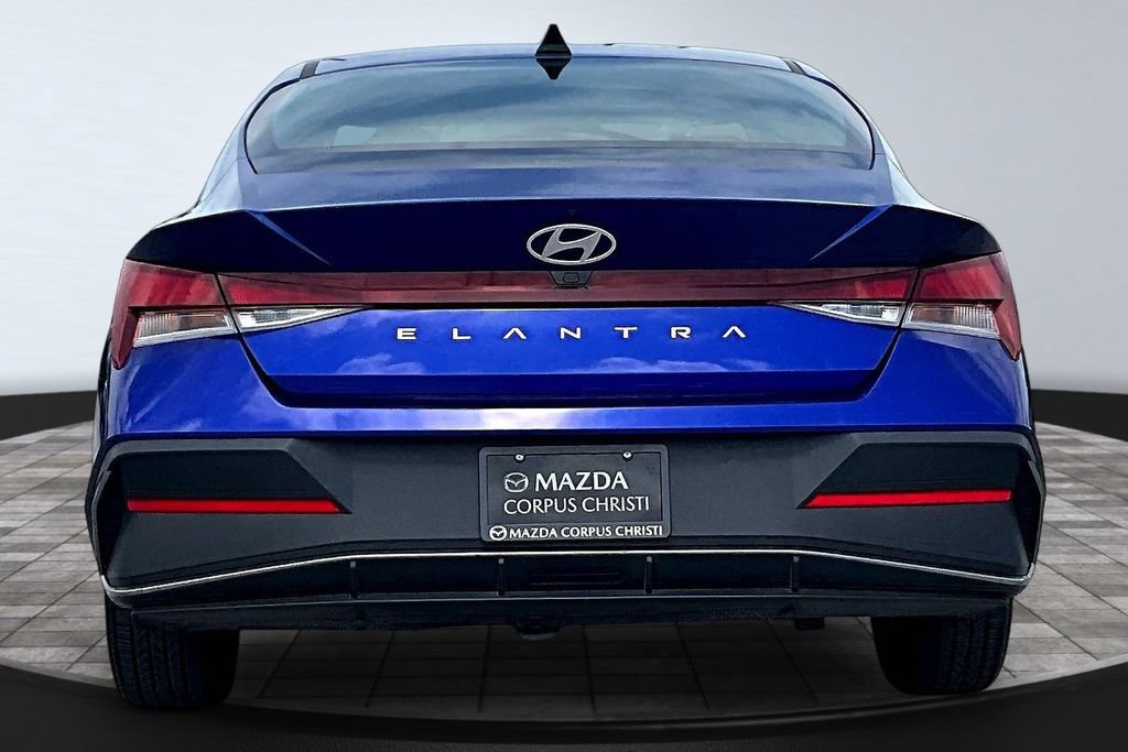 Used 2024 Hyundai Elantra SEL FWD image 6