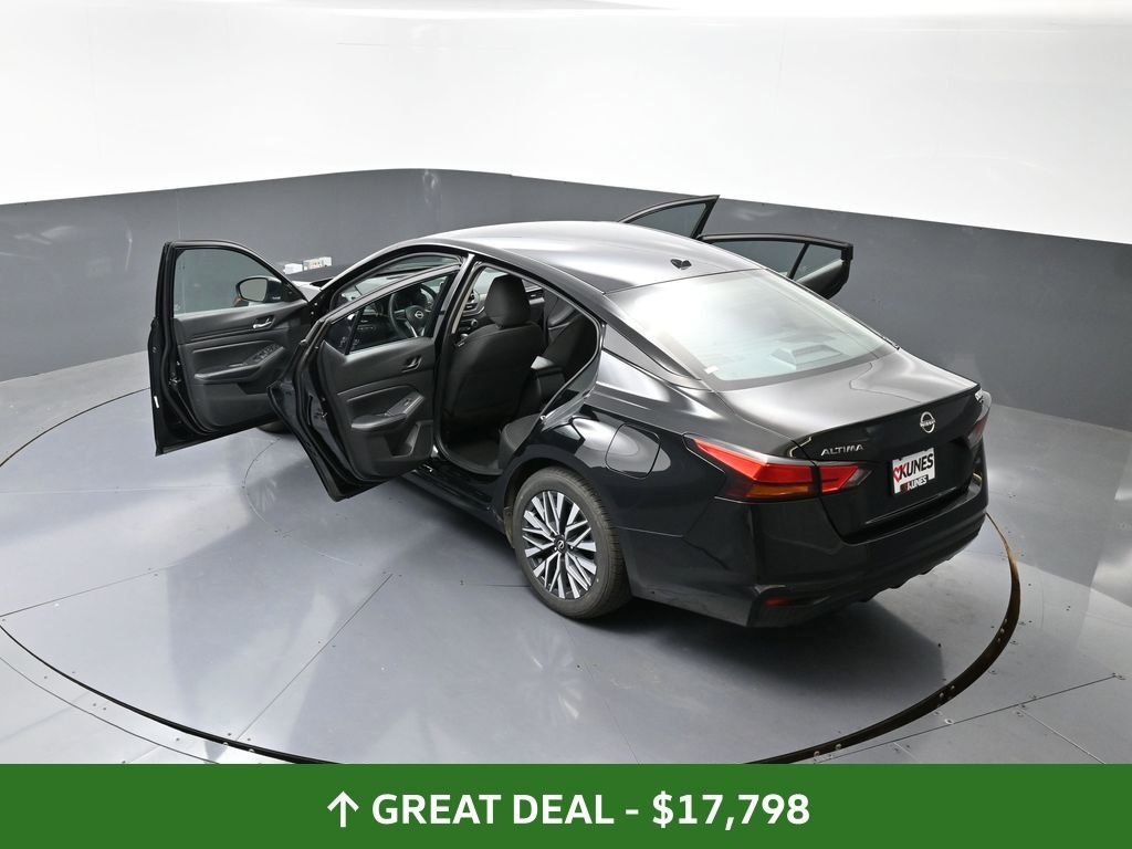 Used 2024 Nissan Altima 2.5 SV image 59