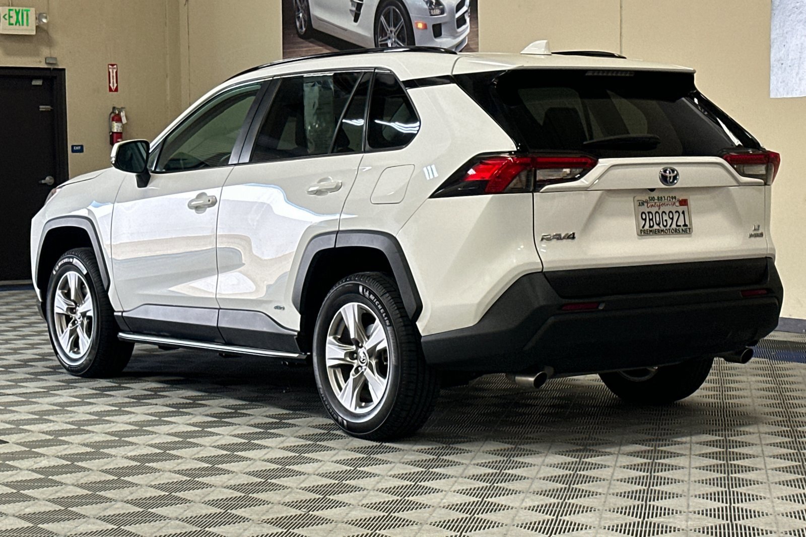 Used 2022 Toyota RAV4 LE image 6