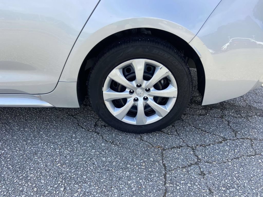 Used 2023 Toyota Corolla LE FWD image 9
