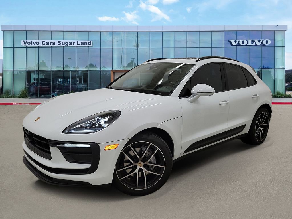 Used 2025 Porsche Macan image 1