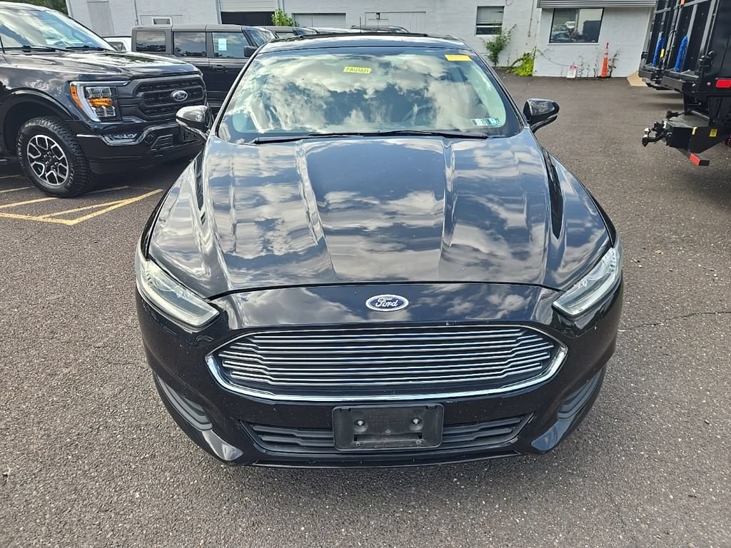 Used 2016 Ford Fusion SE w/ SE Cold Weather Package FWD image 2