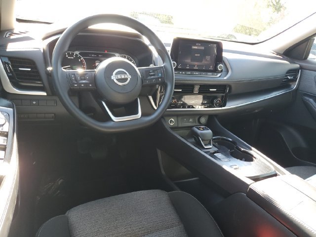 Used 2022 Nissan Rogue SV FWD image 9