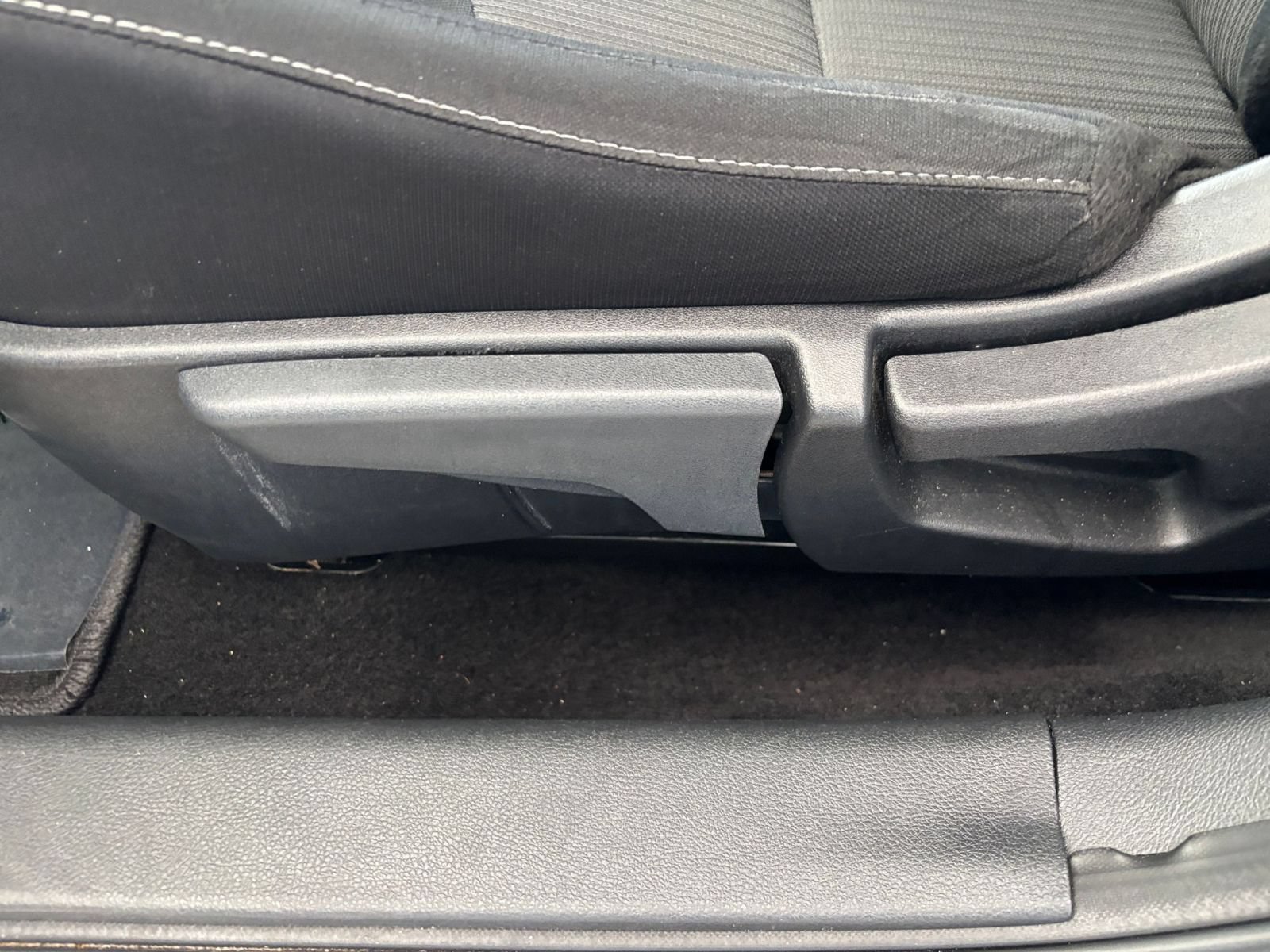 Used 2025 Nissan Sentra SV FWD image 22