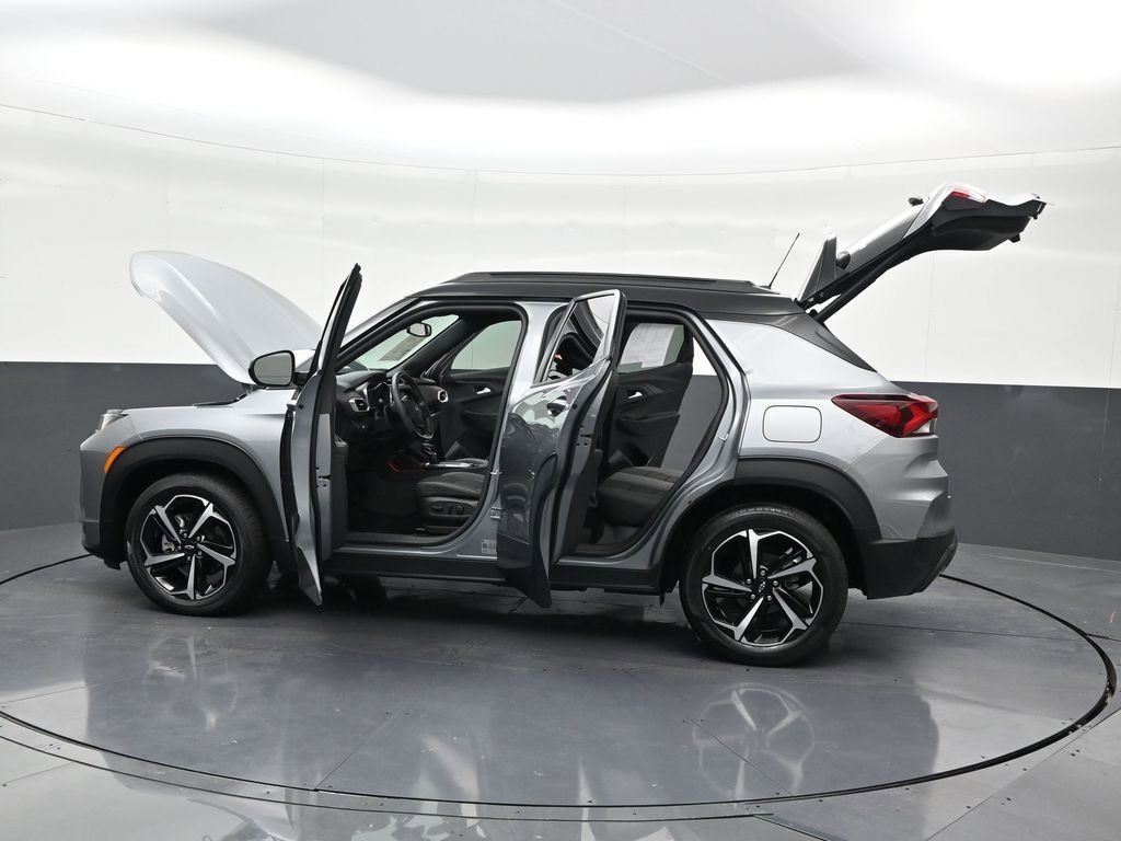 Used 2023 Chevrolet TrailBlazer RS w/ Sun and Liftgate Package image 33