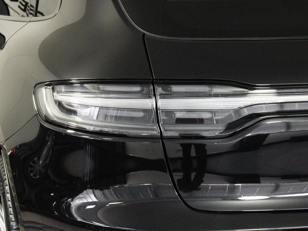 Certified 2025 Porsche Macan image 12