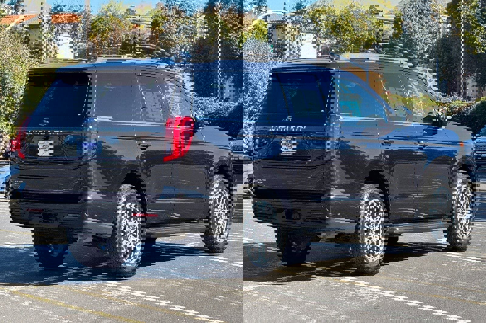 Certified 2025 Ford Expedition Active image 4