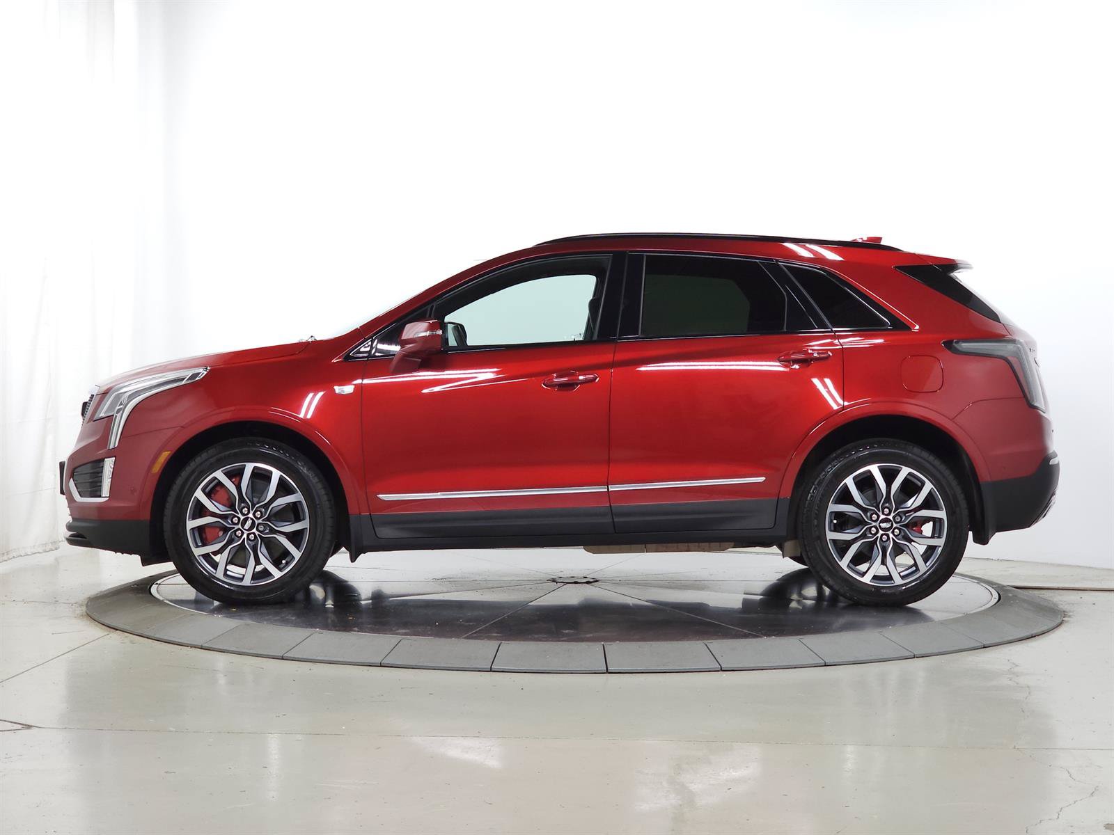 Used 2023 Cadillac XT5 Sportv w/ Technology Package AWD/4WD image 5