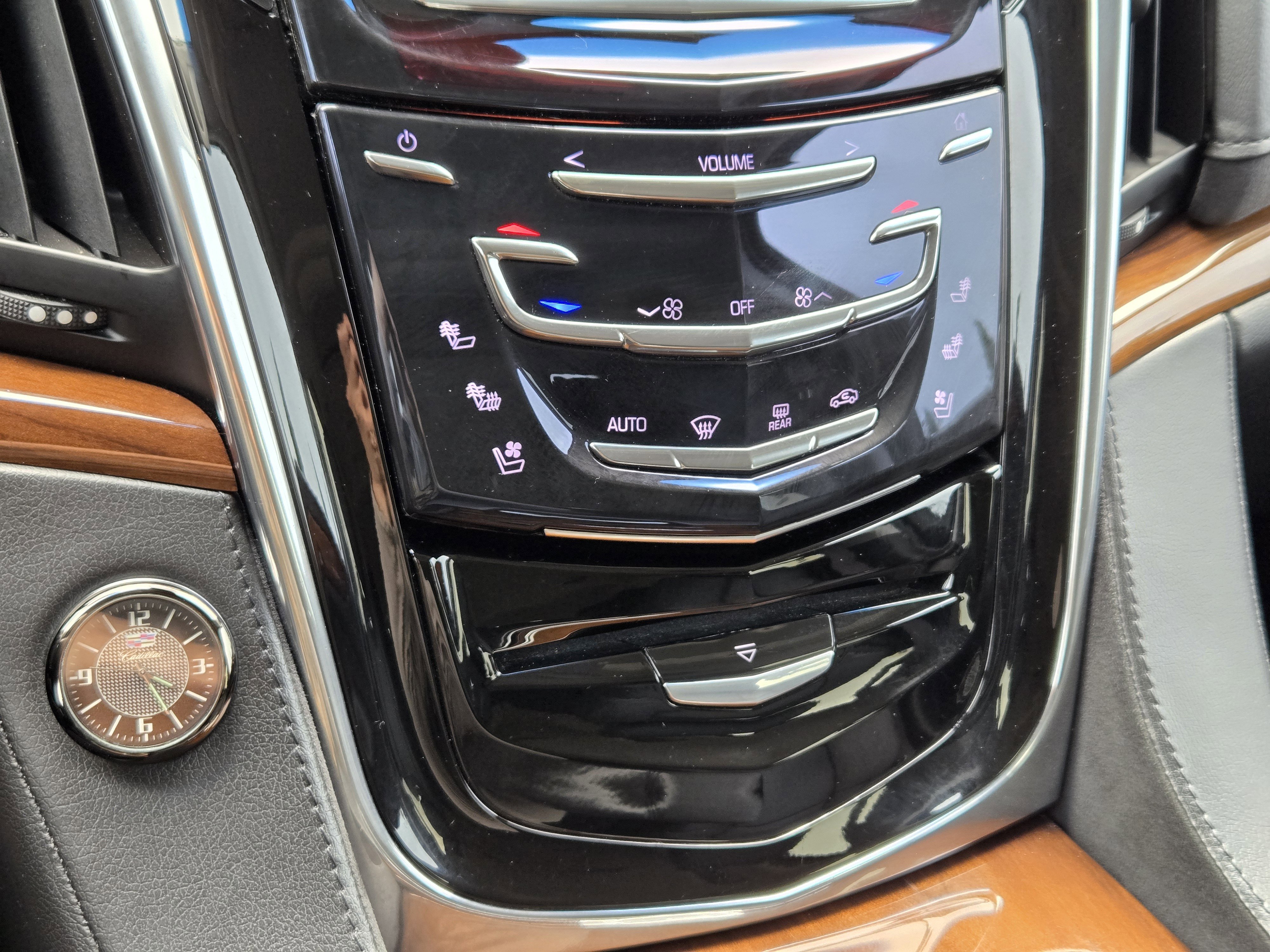 Used 2016 Cadillac Escalade Premium image 15