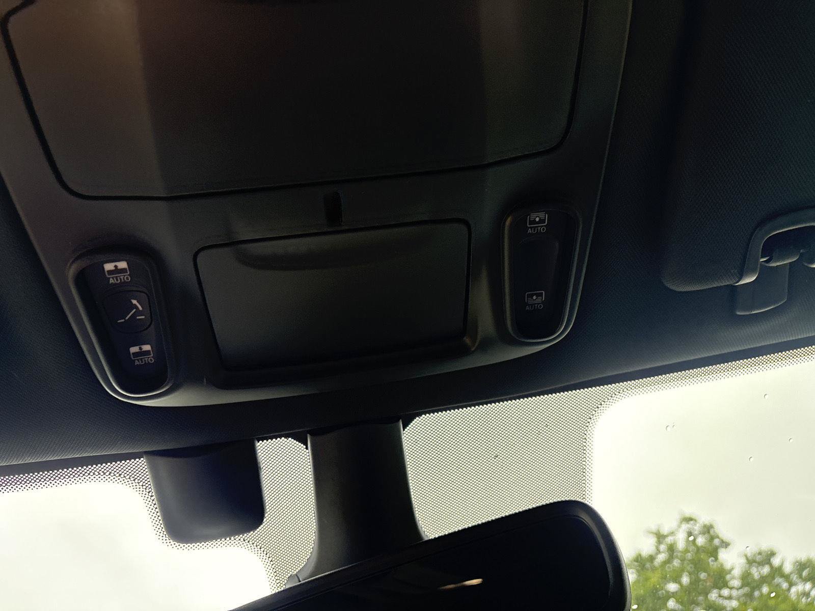 Used 2020 Chrysler Pacifica Limited FWD image 26