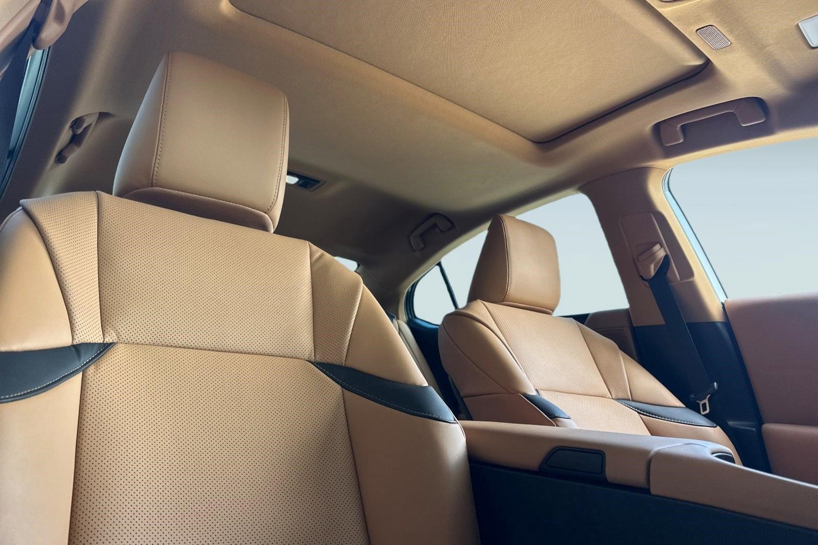 Used 2025 Lexus ES 300h w/ Premium Package image 31