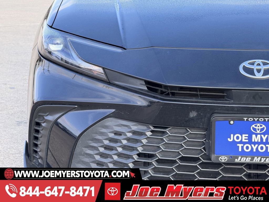 Used 2025 Toyota Camry SE image 5