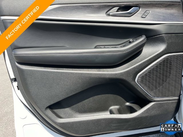 Certified 2025 Jeep Grand Cherokee L Limited w/ Black Appearance Package AWD/4WD image 26