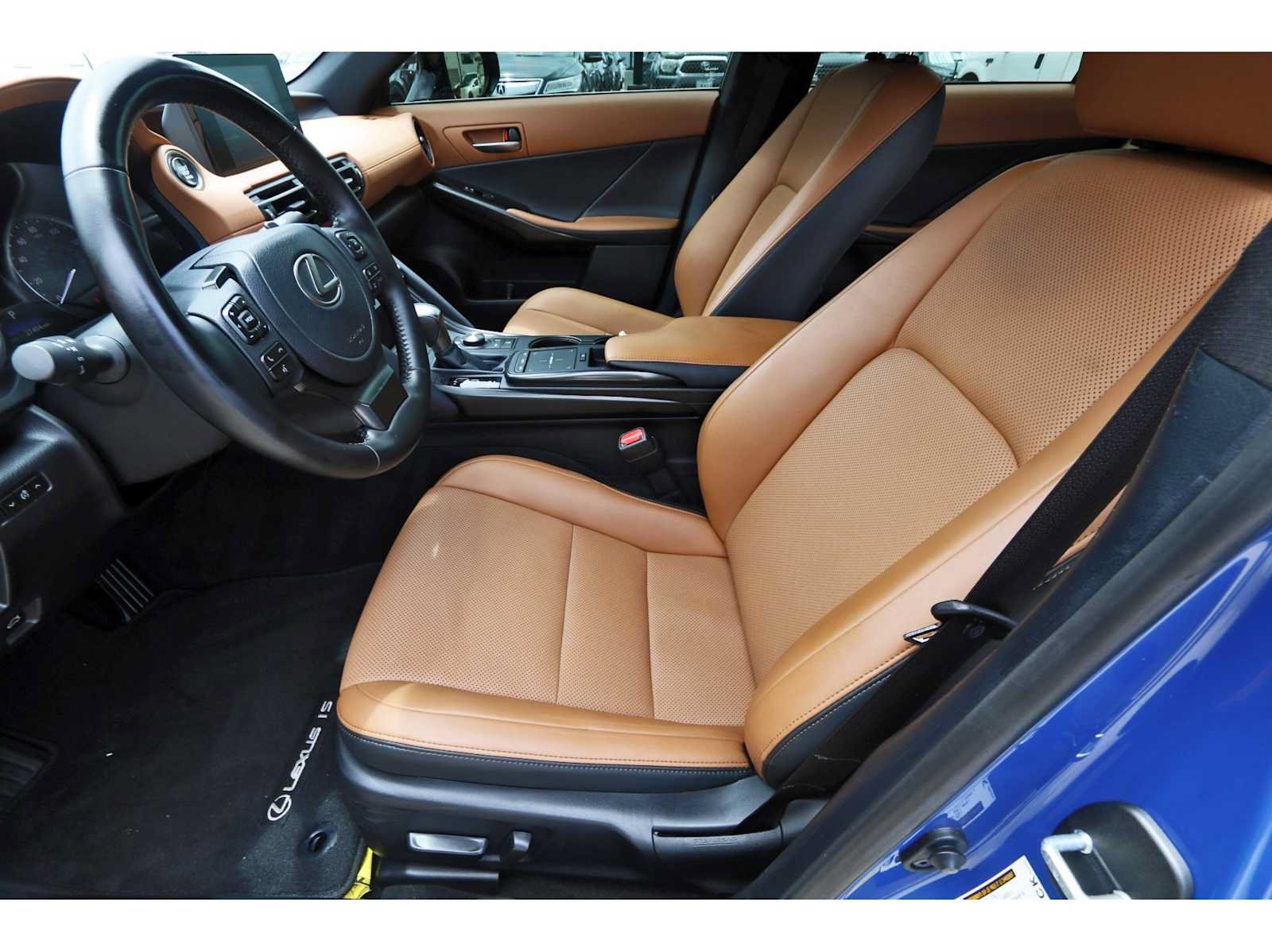 Used 2024 Lexus IS 300 w/ Comfort Package RWD image 11