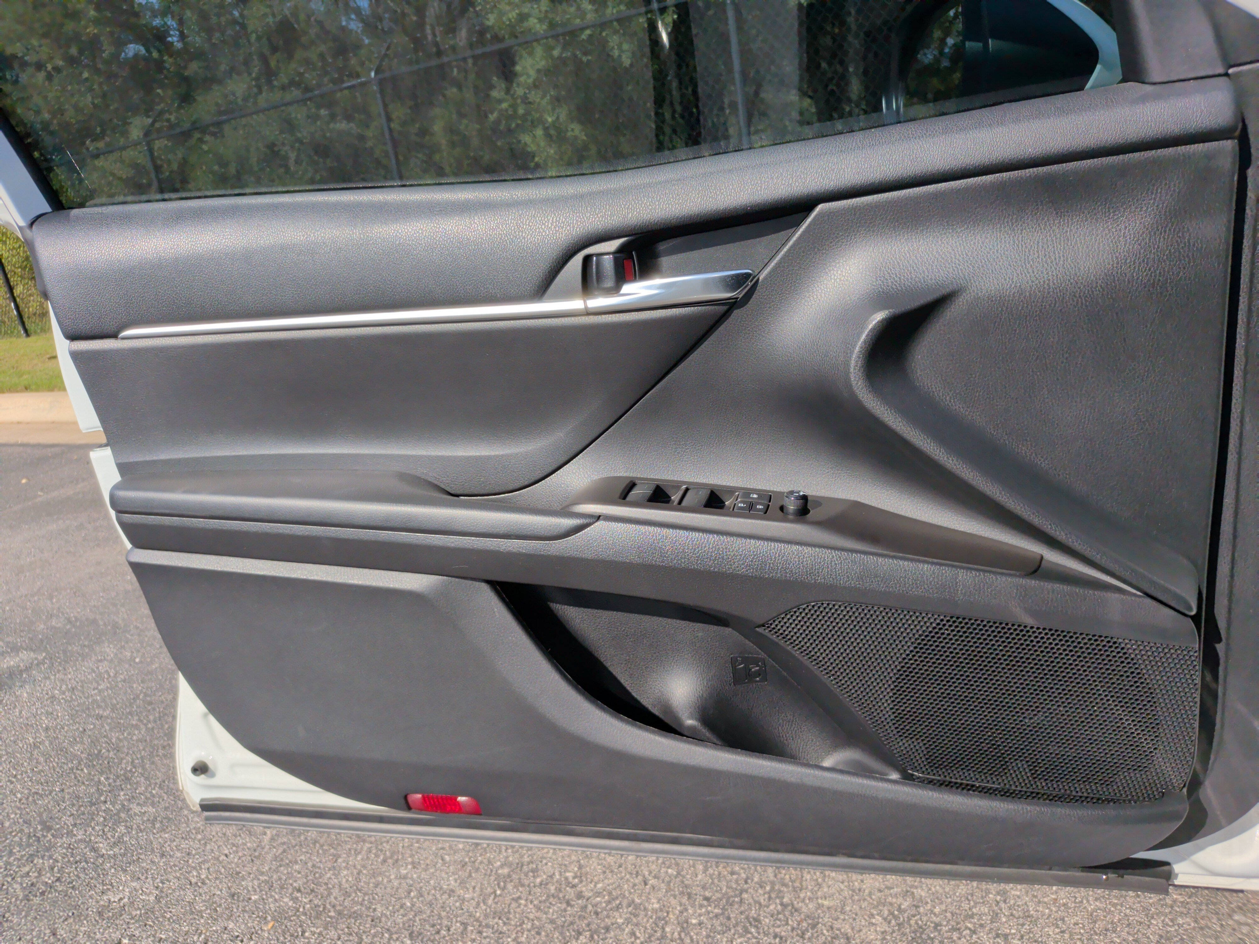 Used 2022 Toyota Camry SE w/ Carpet Mat Package (TMS) FWD image 25