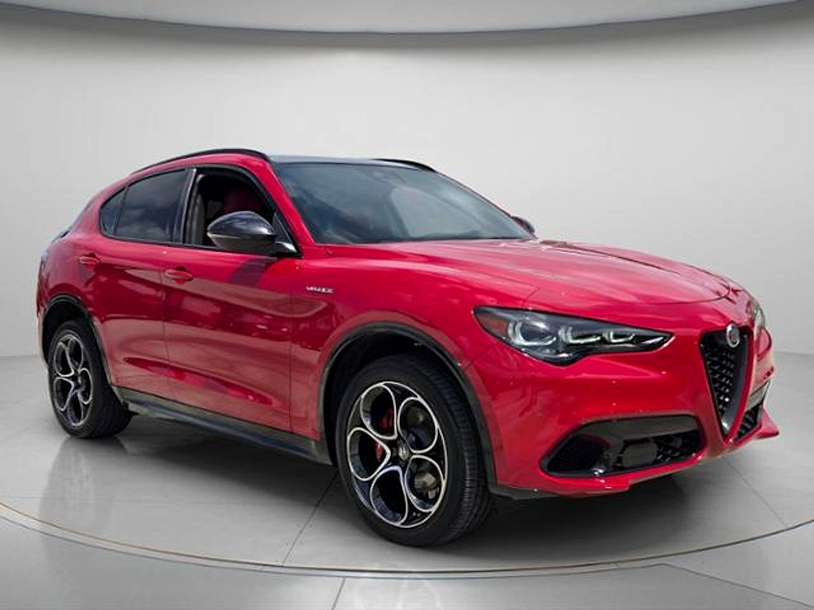 Used 2024 Alfa Romeo Stelvio Veloce AWD/4WD image 9