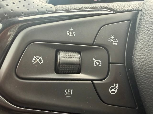 Used 2024 Chevrolet Trax RS w/ Sunroof Package FWD image 15