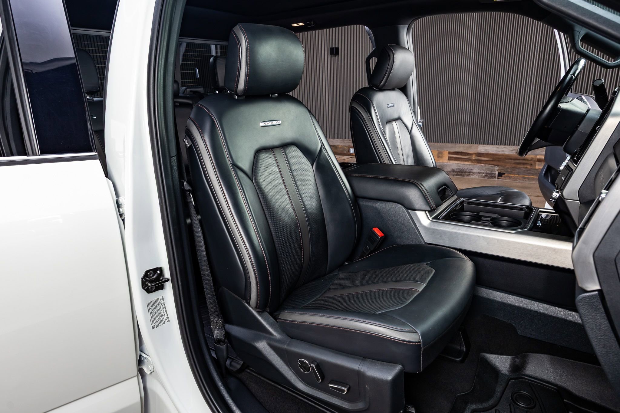 Used 2022 Ford F250 Platinum w/ FX4 Off-Road Package image 32