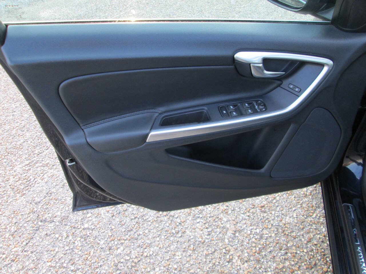 Used 2017 Volvo V60 T5 Premier w/ Convenience Package image 36