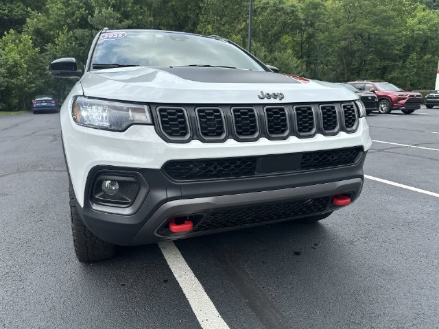 Used 2025 Jeep Compass Trailhawk w/ Trailer Tow Group AWD/4WD image 18