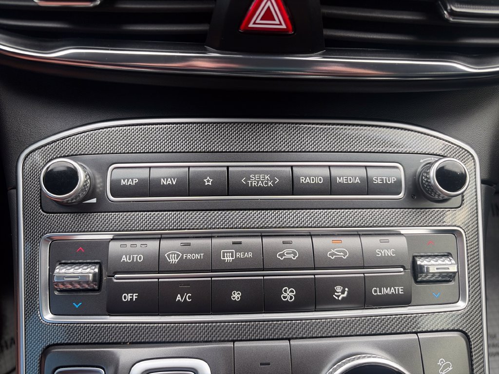 Used 2023 Hyundai Santa Fe SEL w/ Premium Package AWD/4WD image 18
