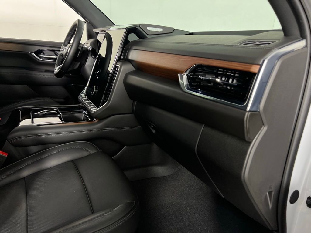 Used 2025 GMC Yukon XL Denali image 35