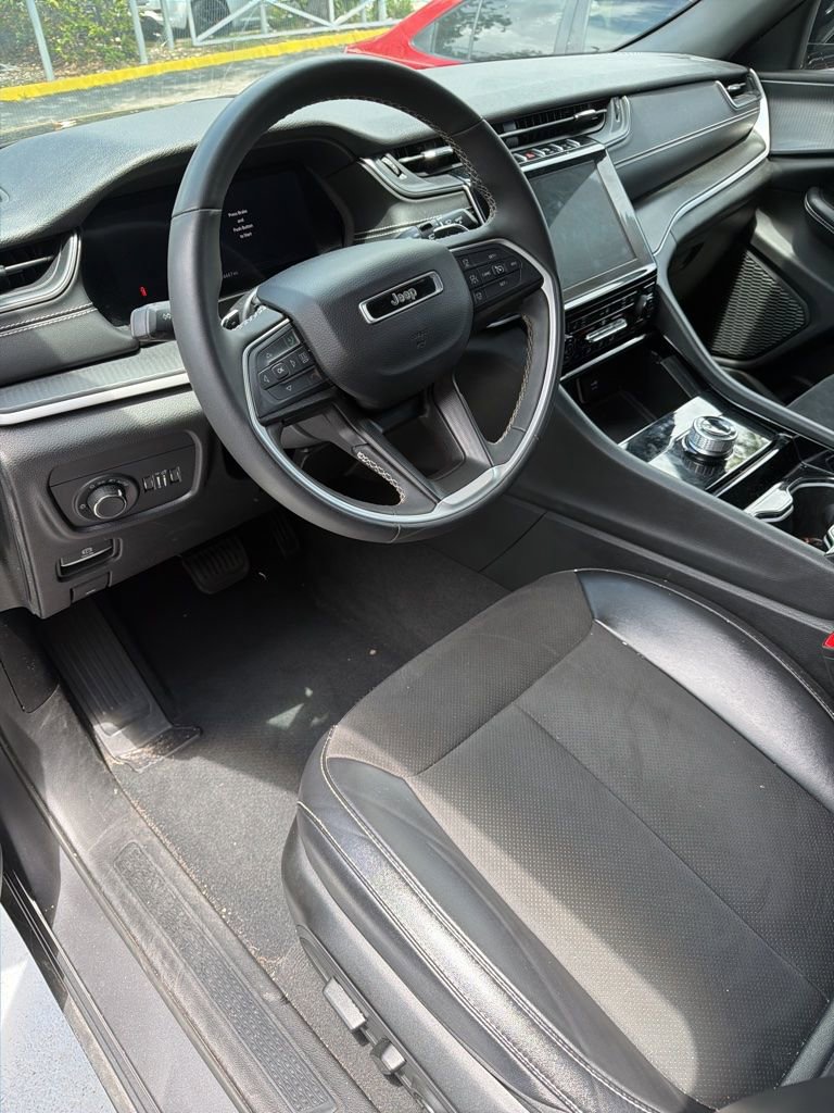 Used 2023 Jeep Grand Cherokee Altitude AWD/4WD image 7
