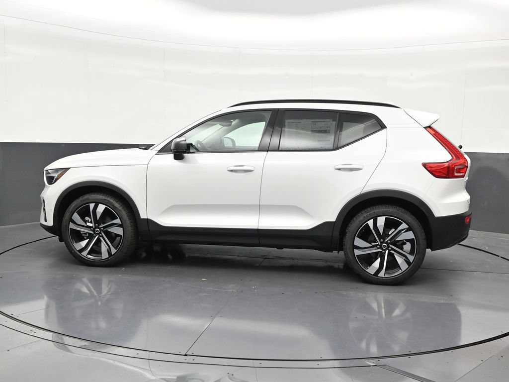 New 2026 Volvo XC40 B5 Plus w/ Climate Package AWD/4WD image 2