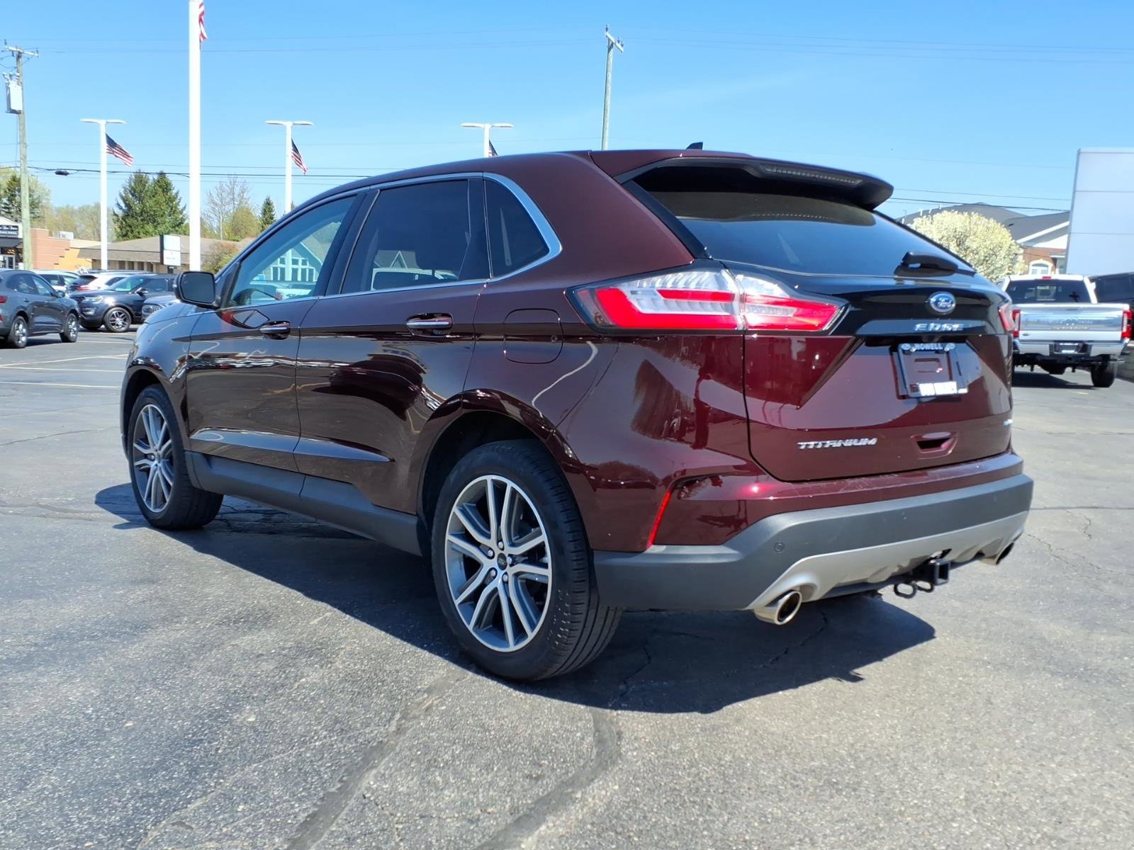 Used 2023 Ford Edge Titanium w/ Class II Trailer Tow Package AWD/4WD image 9
