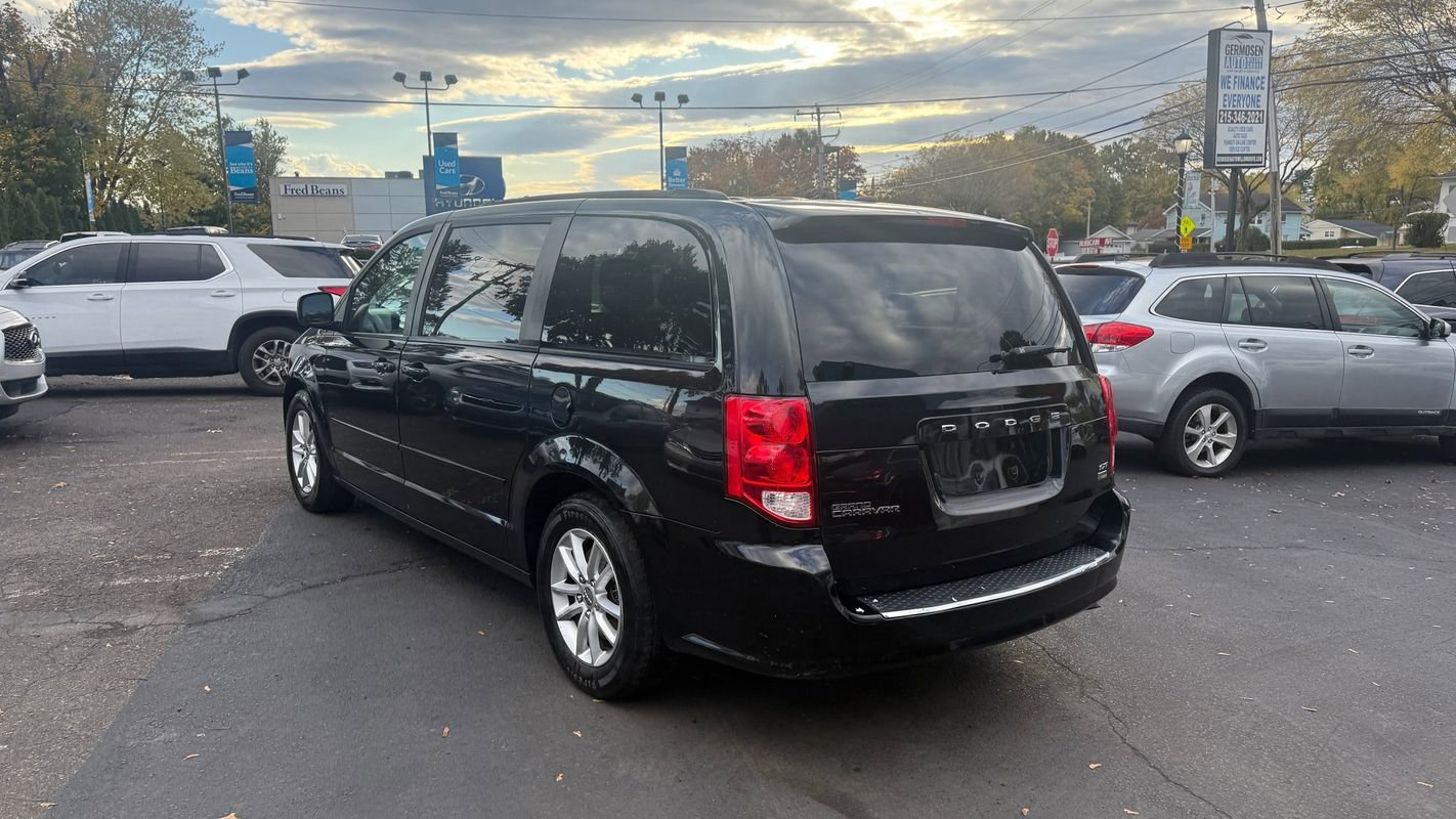 Used 2016 Dodge Grand Caravan SXT image 3