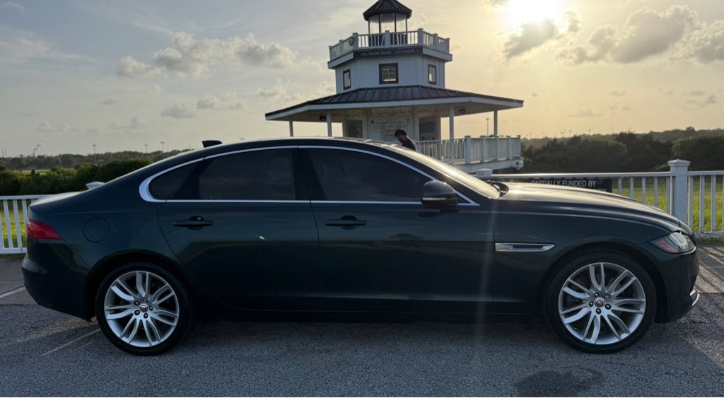 Used 2016 Jaguar XF Prestige RWD image 4