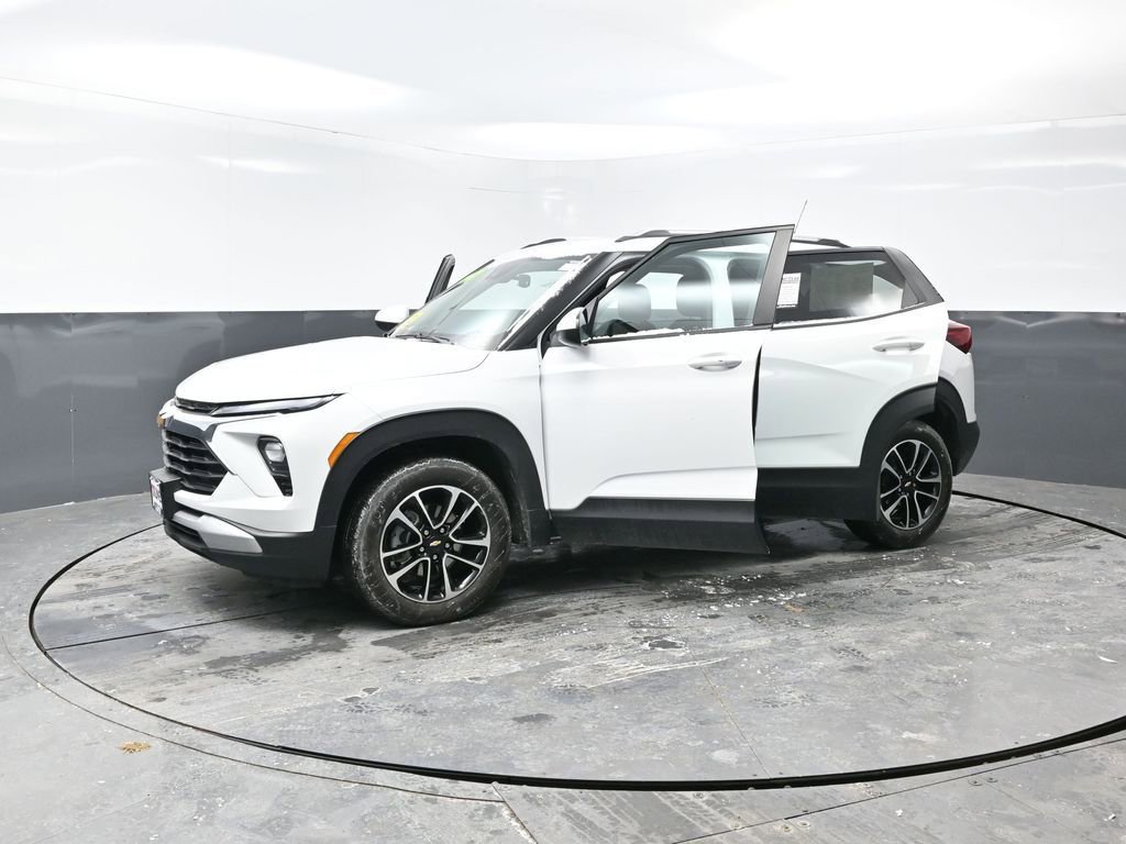 Used 2025 Chevrolet TrailBlazer LT w/ Driver Confidence Package image 52