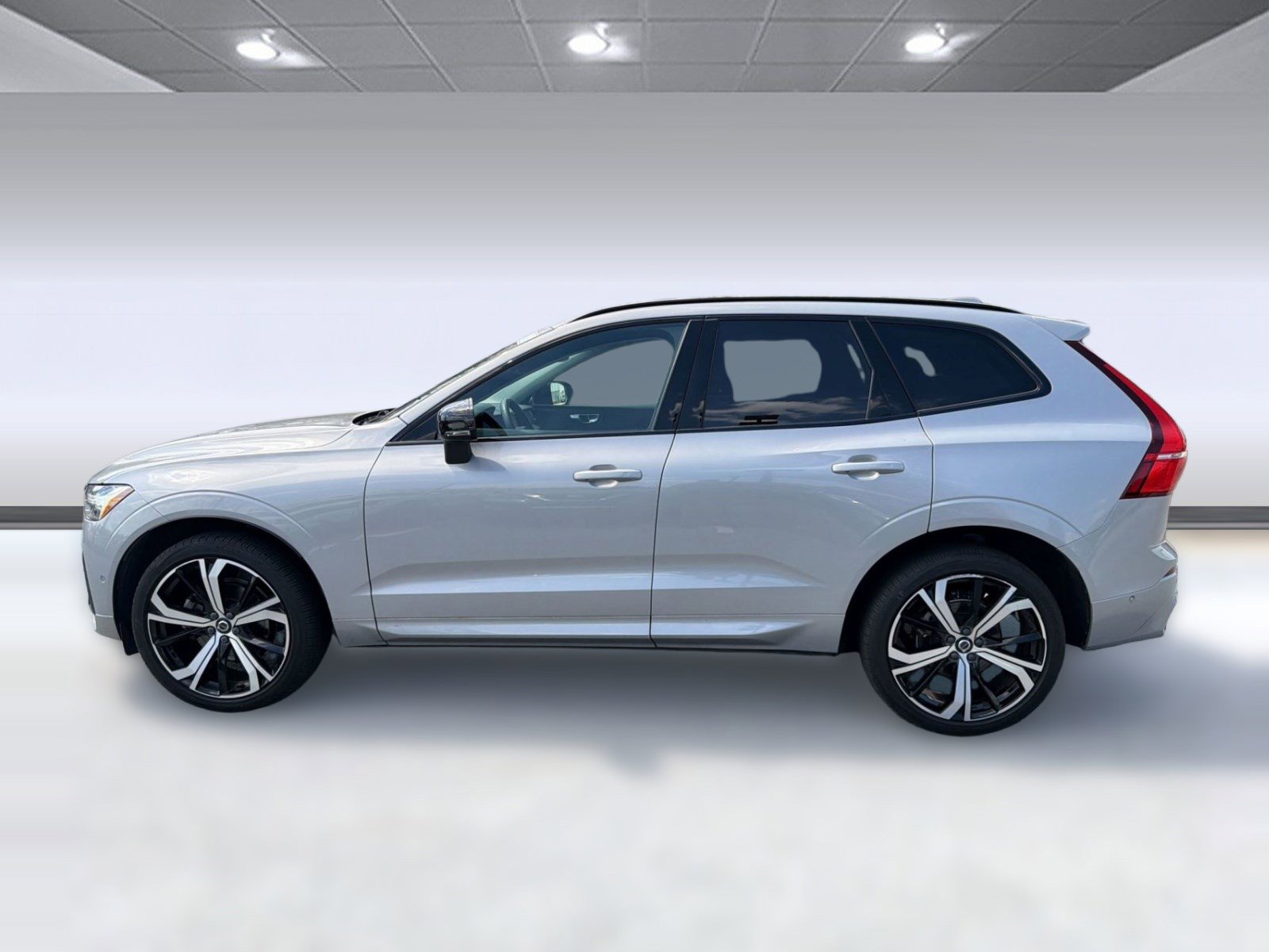 Certified 2023 Volvo XC60 B5 Ultimate FWD image 2