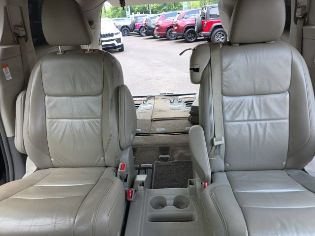 Used 2018 Toyota Sienna XLE w/ XLE Navigation Package FWD image 19
