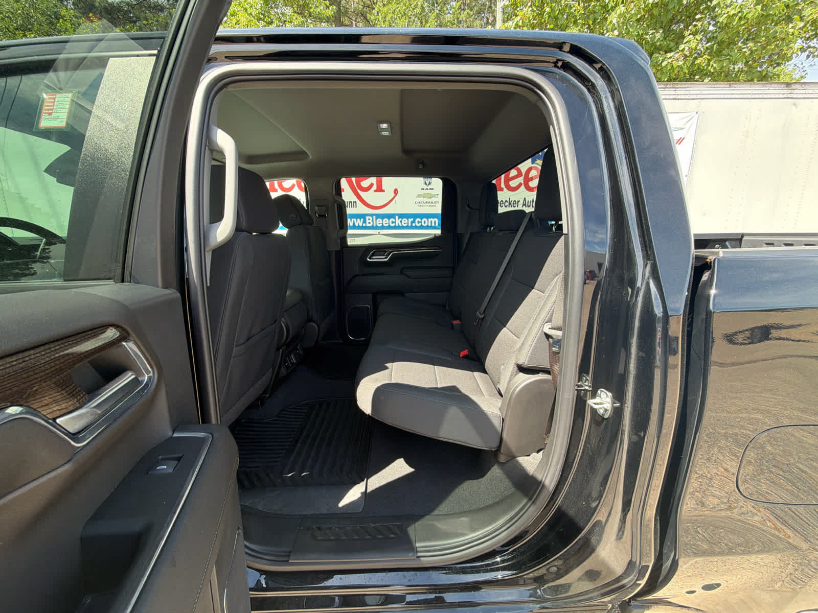 Used 2024 Chevrolet Silverado 1500 LT AWD/4WD image 34