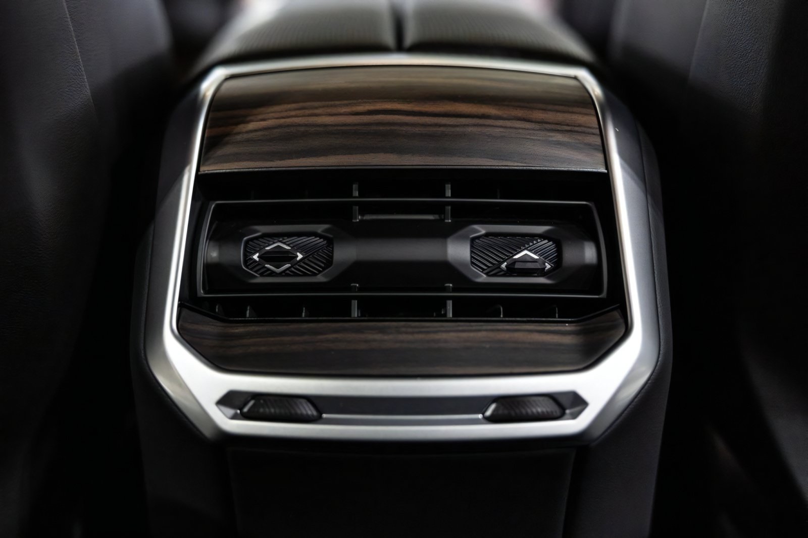 Used 2025 BMW i7 xDrive60 AWD/4WD image 47