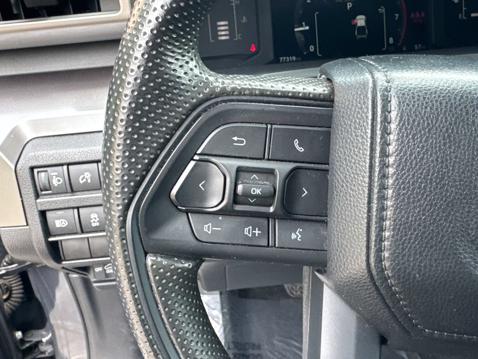Used 2024 Toyota Tacoma SR5 AWD/4WD image 24