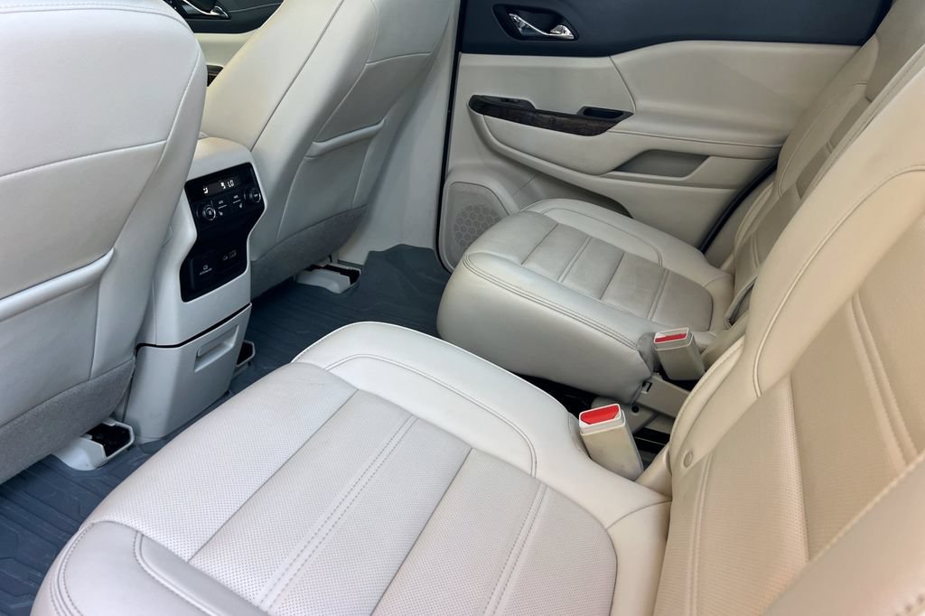 Used 2022 GMC Acadia Denali w/ Denali Ultimate Package AWD/4WD image 14