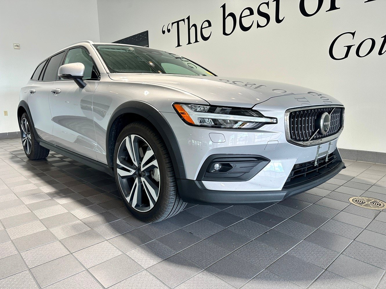 Used 2025 Volvo V60 B5 Cross Country Plus