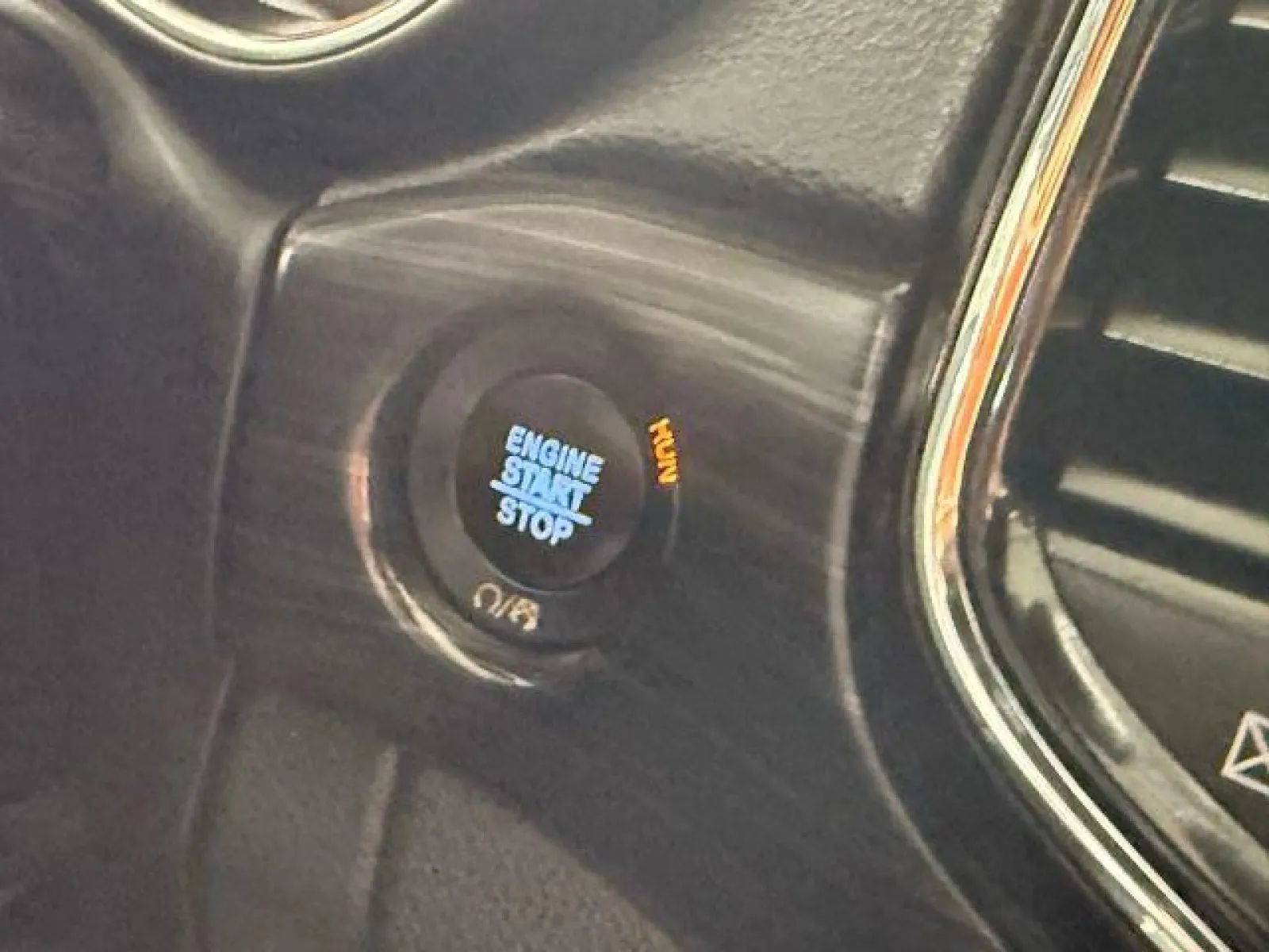 Used 2020 Jeep Grand Cherokee Altitude AWD/4WD image 29