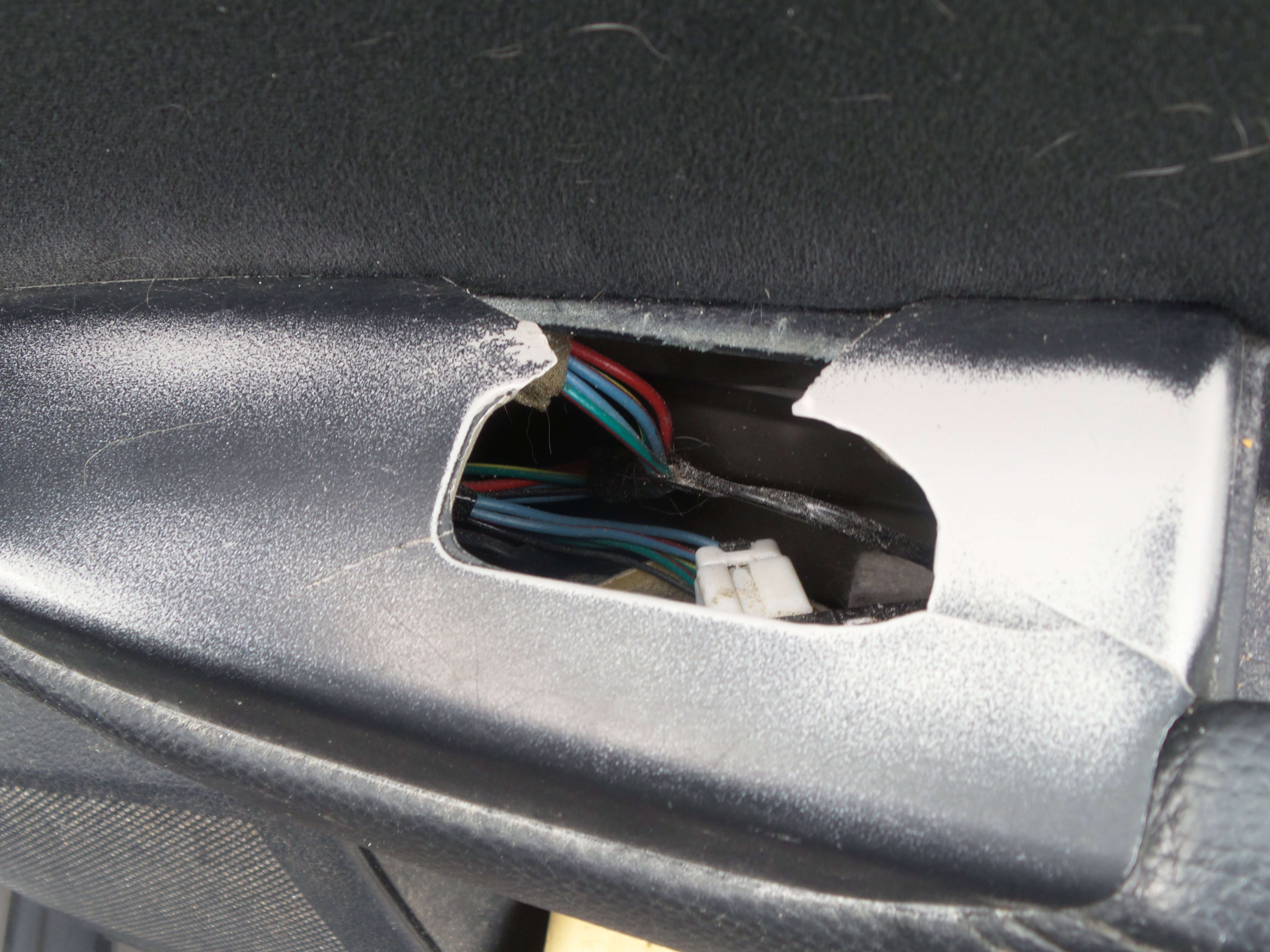 Used 2010 Subaru Outback 2.5i image 30