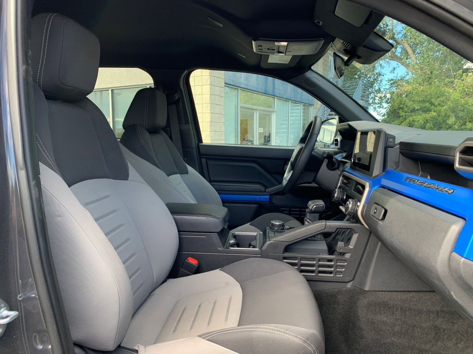 Used 2025 Toyota Tacoma TRD Off-Road image 34